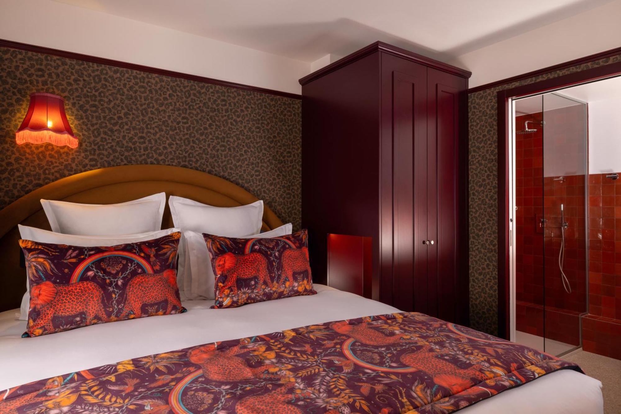 Hotel Ginette A La Folie & Spa Париж Екстериор снимка