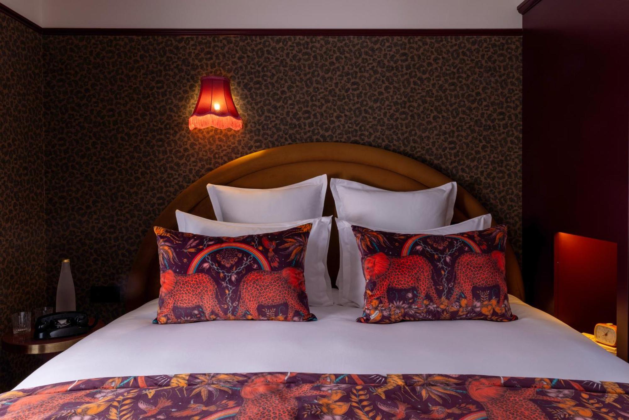 Hotel Ginette A La Folie & Spa Париж Екстериор снимка