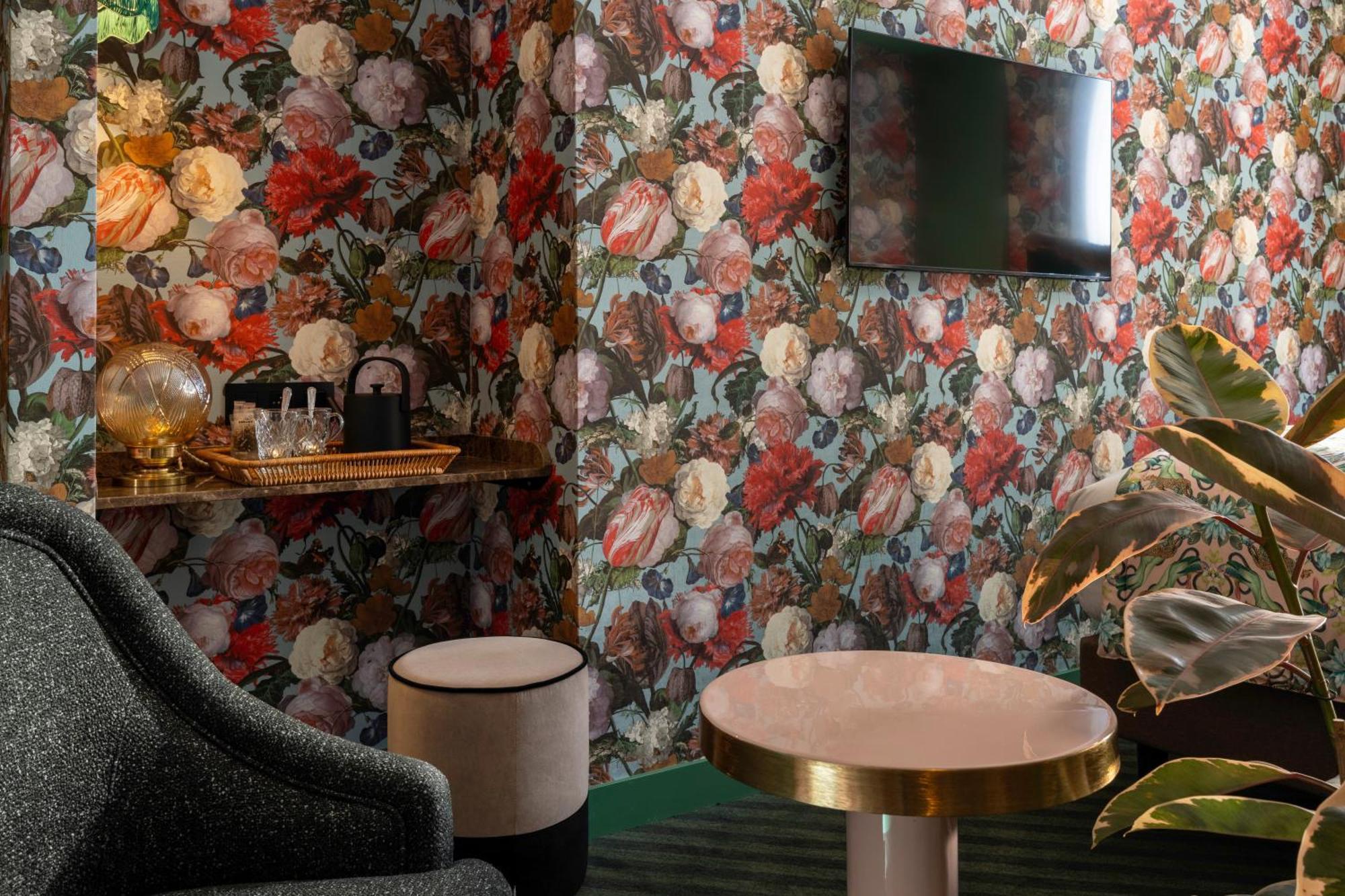 Hotel Ginette A La Folie & Spa Париж Екстериор снимка