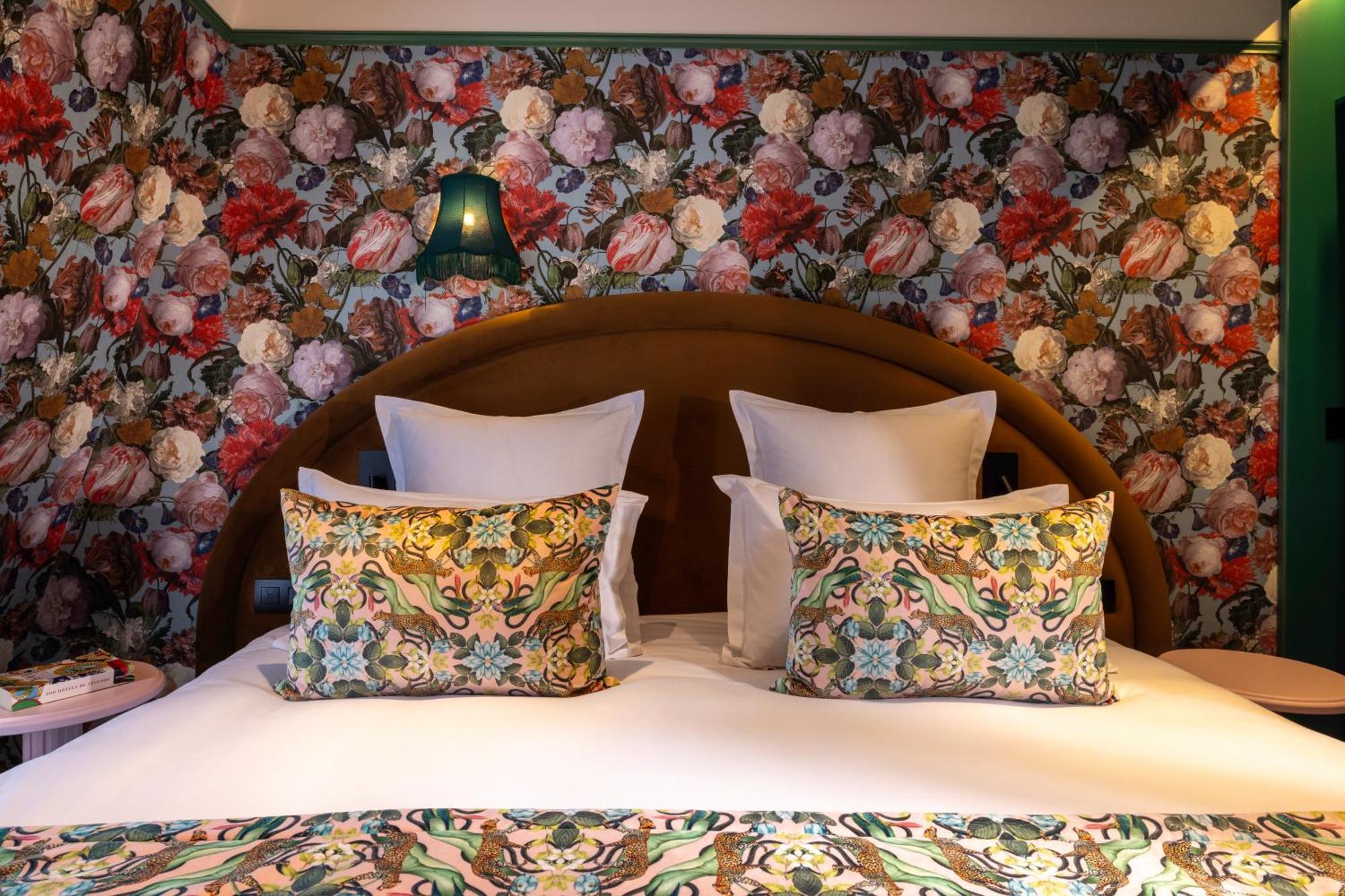 Hotel Ginette A La Folie & Spa Париж Екстериор снимка